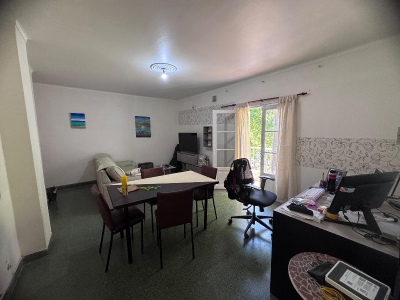 Vendo Departamento En Piso 2, Con Doble Entrada Independiente, De 3 Dormitorios, Con Balcón A Calle. Capital