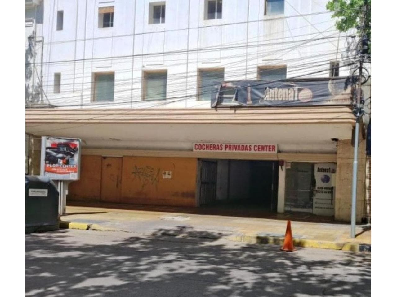 Alquiler Cochera Center. Planta Baja. Primera Al Ingresar. A Metros De Plaza 25 De Mayo