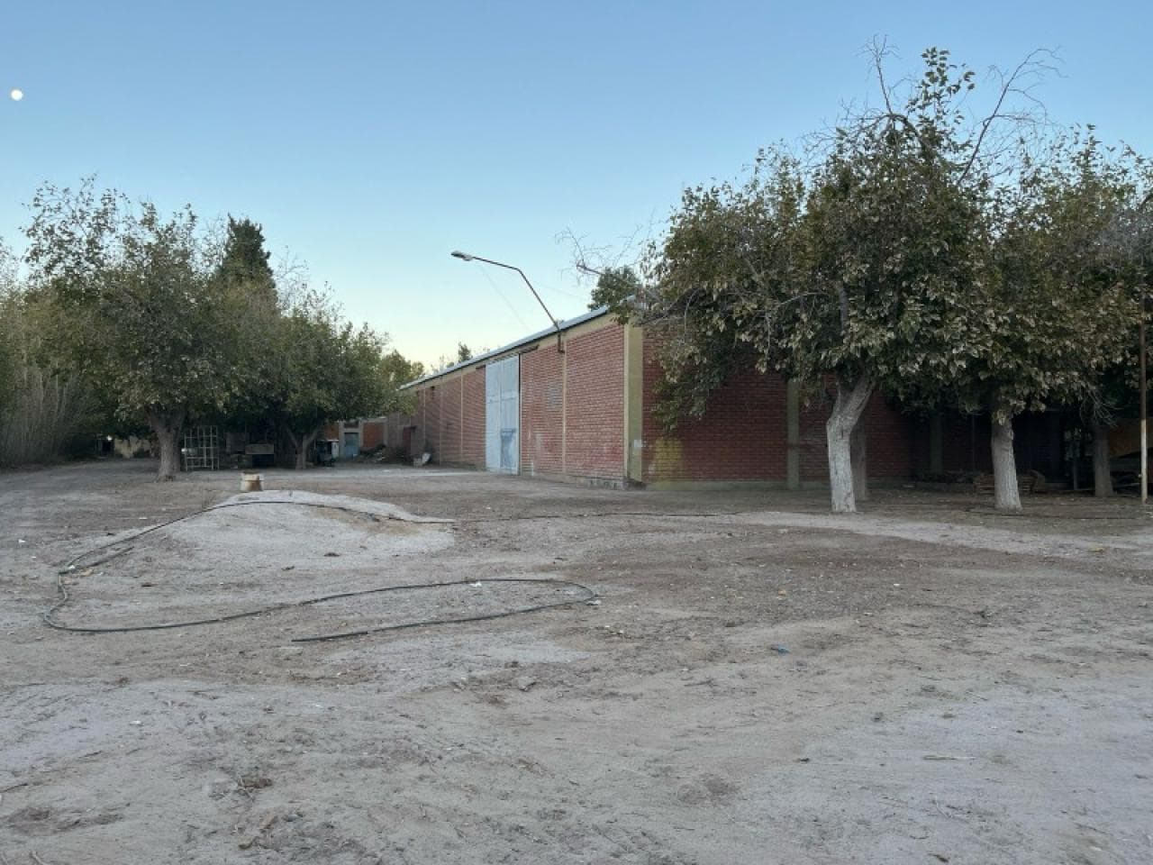 Alquiler Galpón De 750m2 Sobre Calle La Laja - Albardon