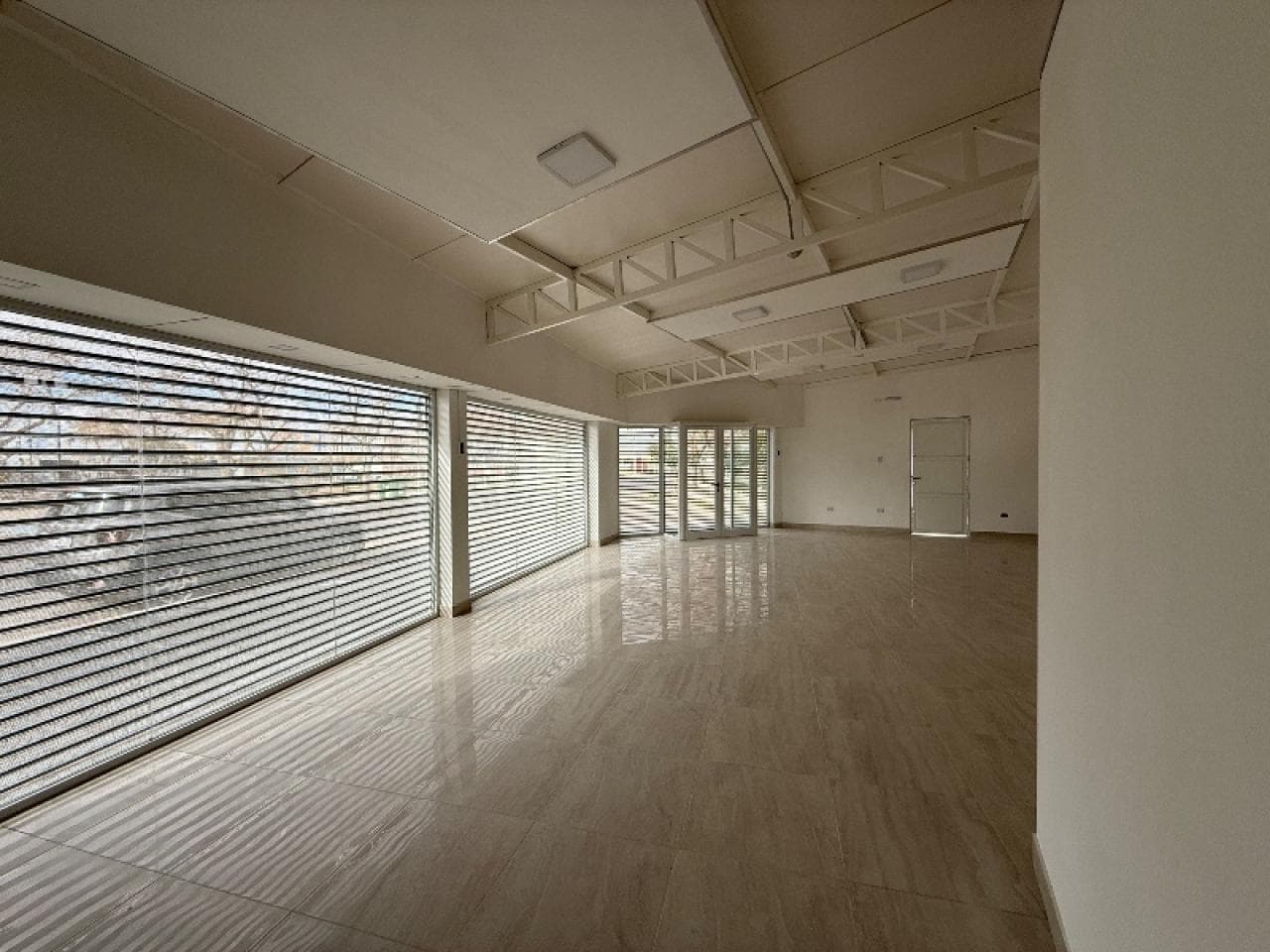 Local Comercial Esquina - Alquiler