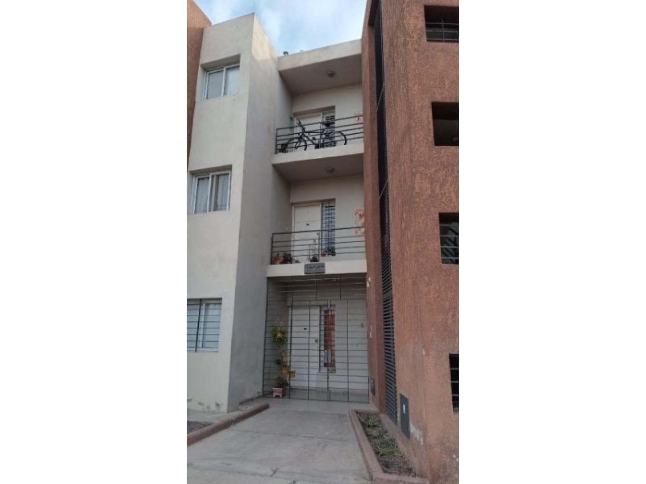Venta Departamento 3 Dormitorios Cocina Comedor En Lugar Privilegiado De San Juan*