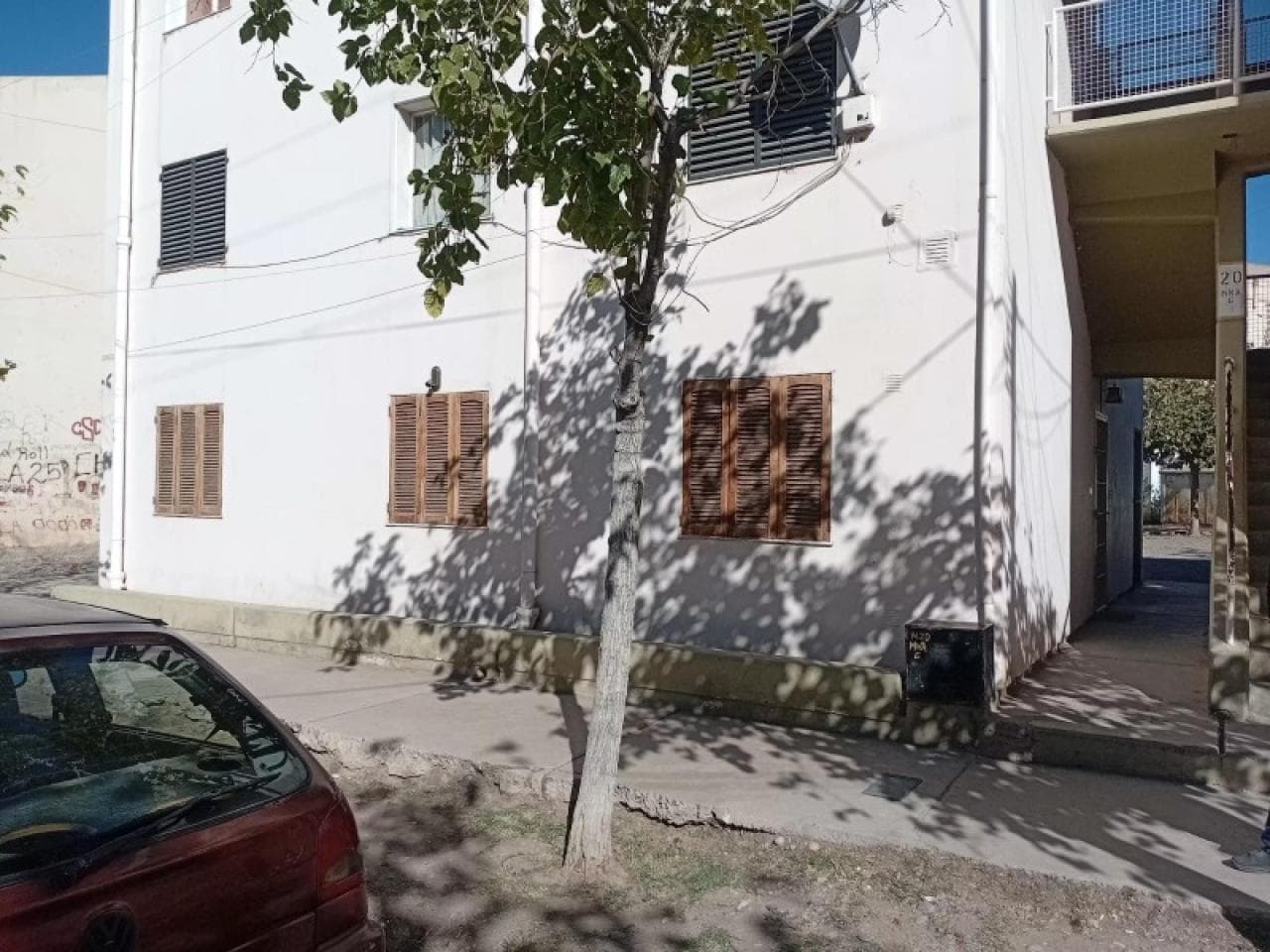 Rematamos Departamento De 3 Habitaciones Plata Baja Con Cochera Barrio Rivadavia Norte 37 Mil Dólares. Escritura Inmed