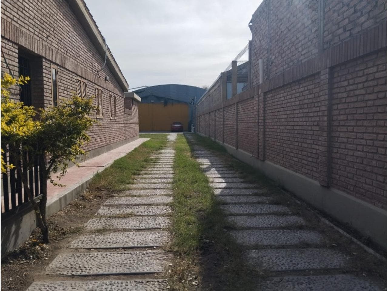 Alquiler. Importante Ubicación Oficinas Y Galpon. Capital