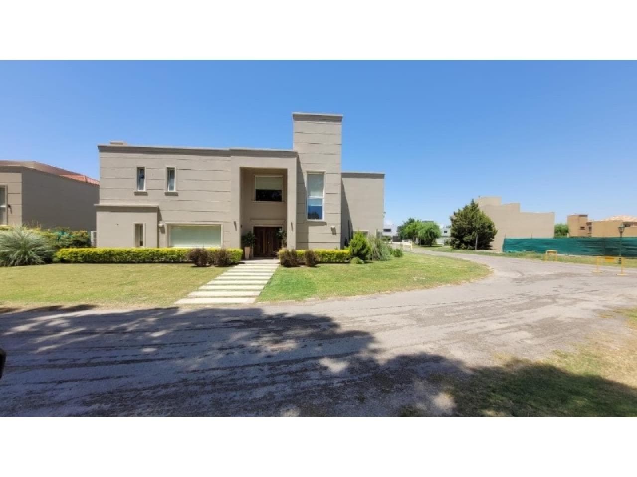 Venta De Casa Premium En Country De Rivadavia  5 Dormitorios, Piscina Y Máxima Seguridad
