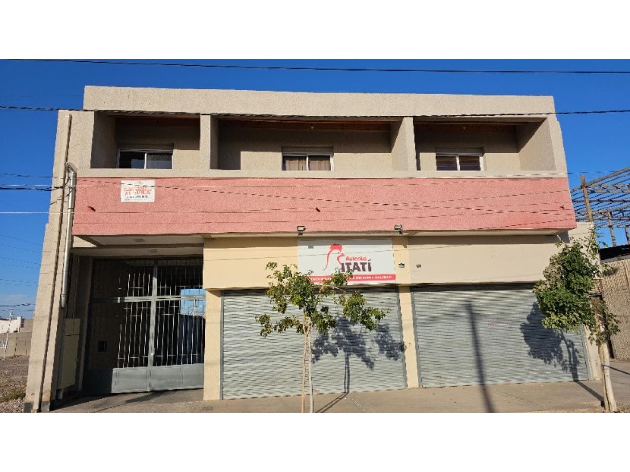 Alquilo - Departamento 1 Dormitorio - Planta Alta - Cochera Descubierta