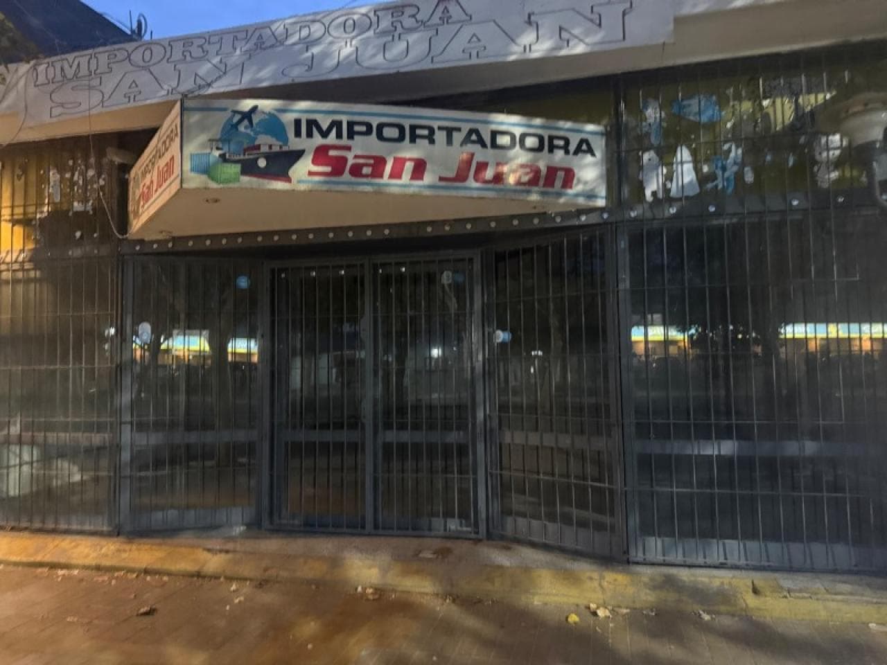 Alquiler Local Comercial. Av. Córdoba 133 Este. 180 M2.