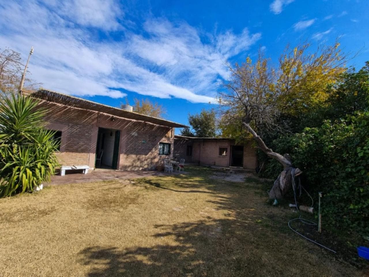 Venta 3 Casas Sobre Terreno De 647 M2. Rivadavia Sur. Mls#420981133-105
