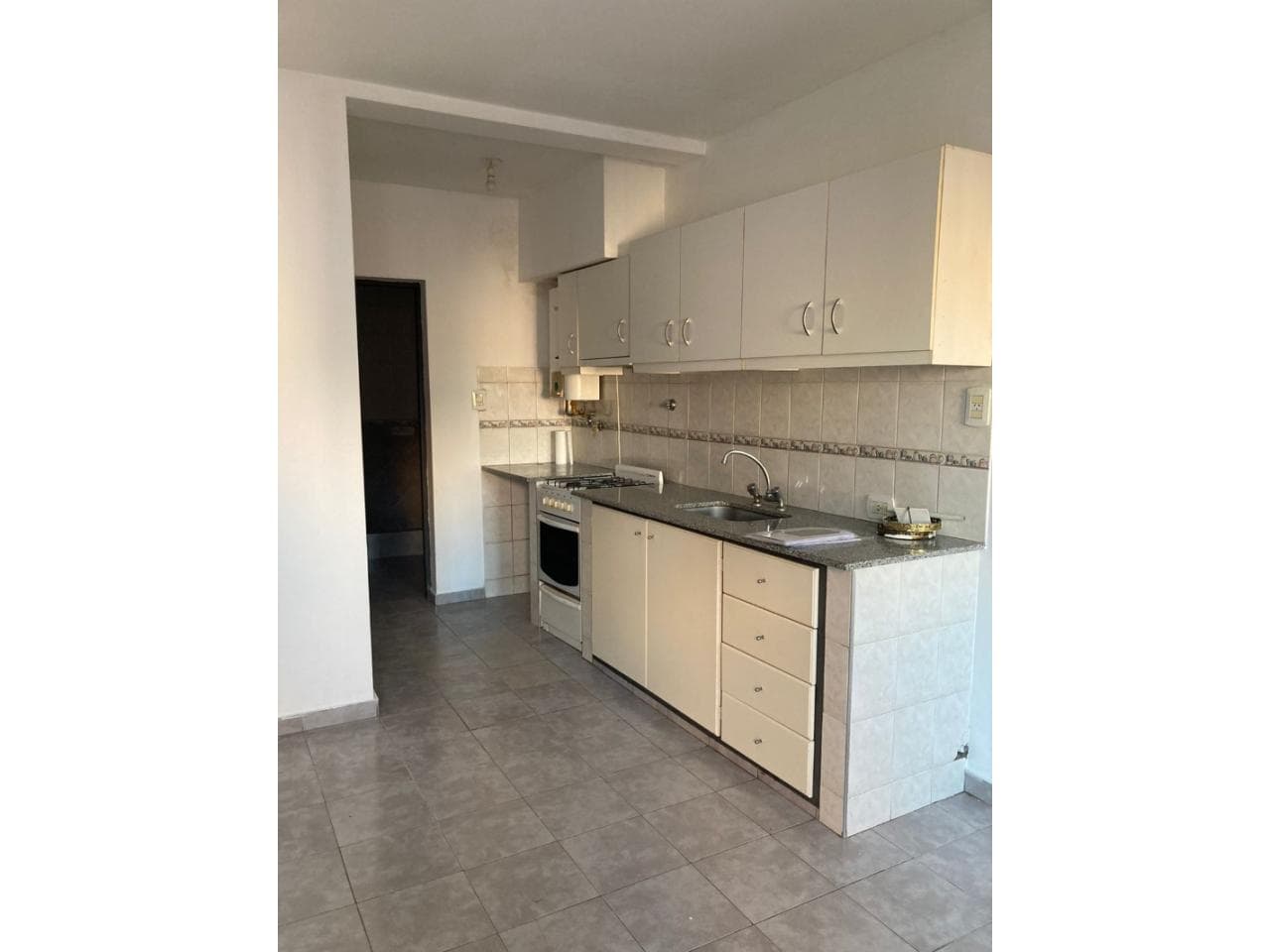 Alquiler Departamento Capital - Calle Del Bono Sur; Un Dormitorio; Con Cochera. Tel. 2646296308