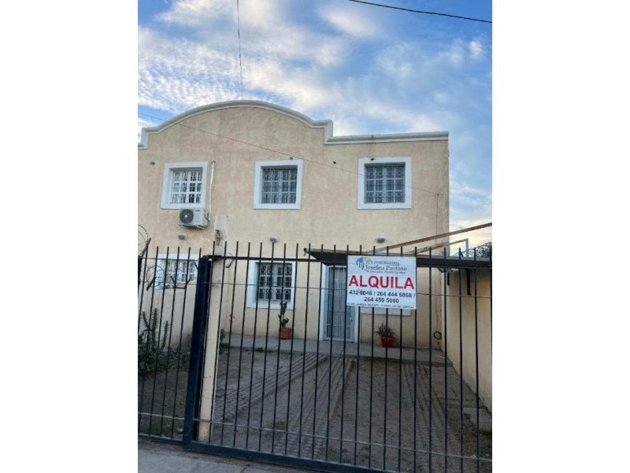Alquiler Duplex - Calle Octavio Gil - Dos Dormitorios C/ Cochera $600.000 Tel. 2646296308
