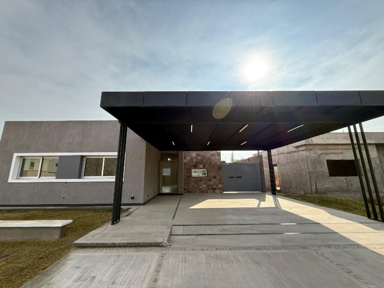 Venta. Casa De Categoria En Barrio Privado Portalba I. Rivadavia