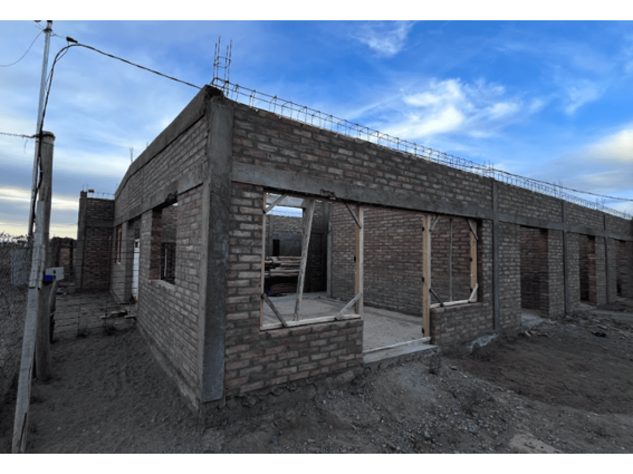 Venta Oportunidad, Lote Mas Construcción En Barrio Privado El Prado