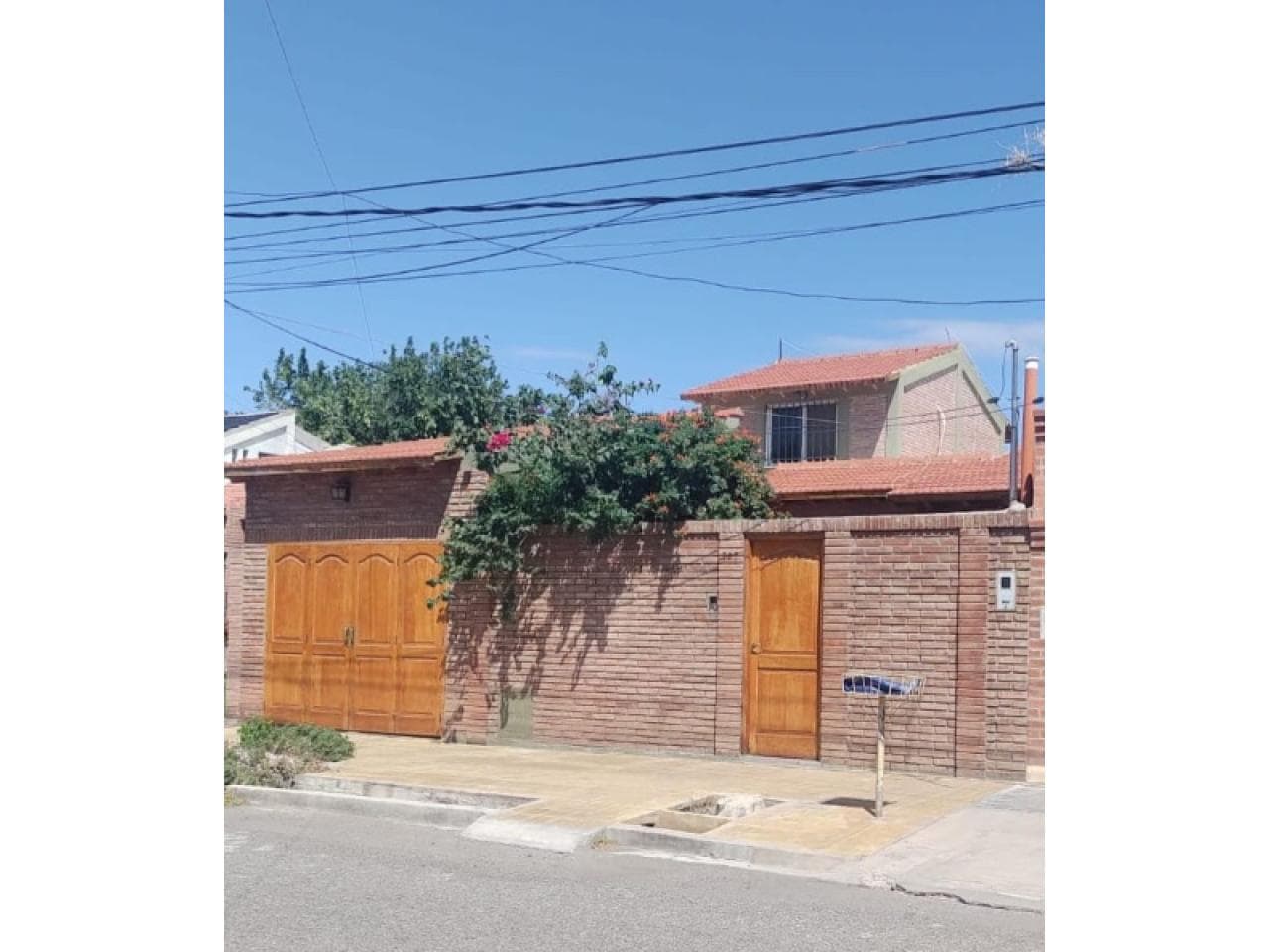 Hermosa Casa Amoblada, 3 Dorm. 2 Baños Contrato Por 2 Años. Rivadavia
