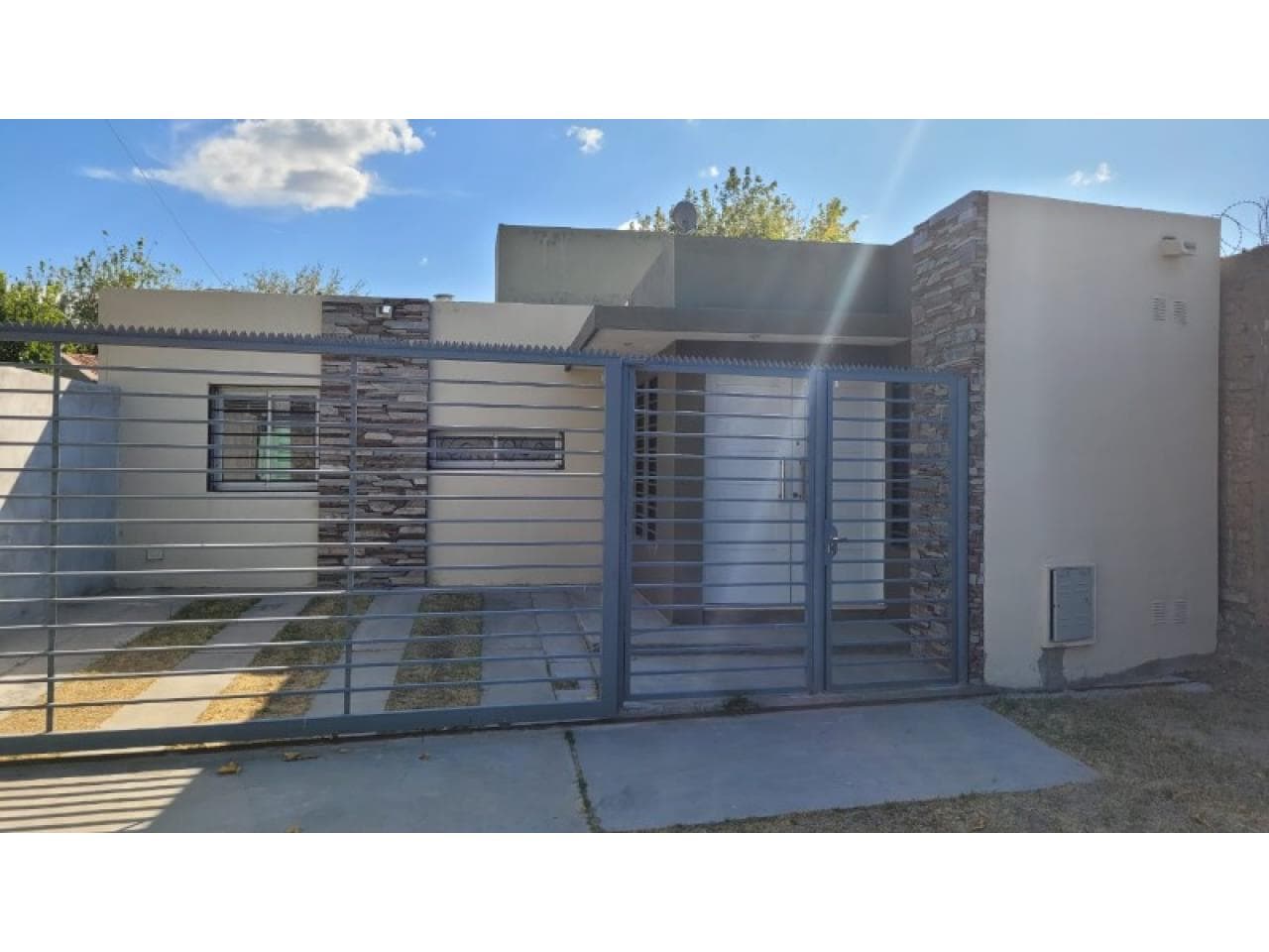 Moderna Casa En Venta En Una De Las Mejores Zonas De Rivadavia - Barrio 23 De Octubre