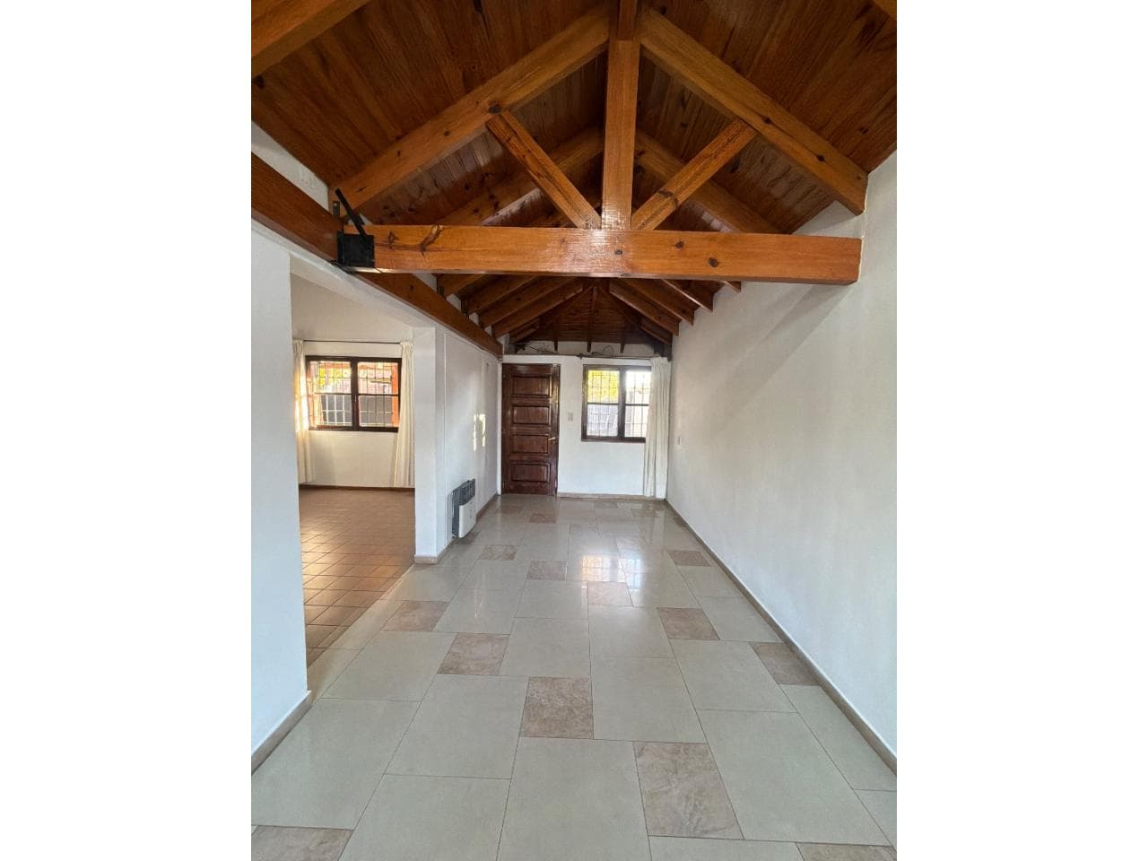 Casa Alquiler Barrio Natania Xv, Rivadavia, 3 Dormitorios, Renovada Y Ampliada, Con Jardín Y Cocheras