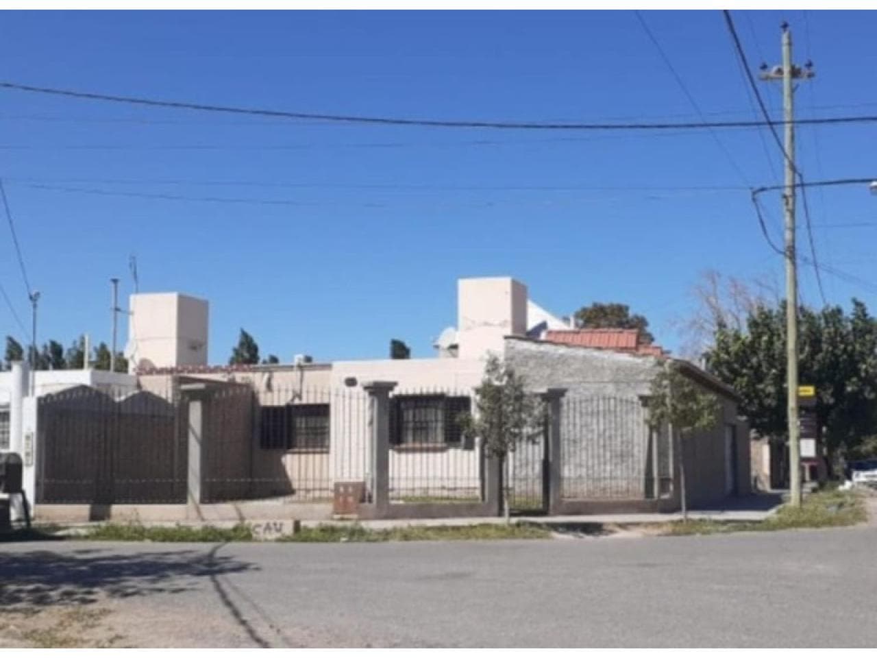 Venta Casa Barrio Lagares, Calle 5 Y Gral. Acha, Pocito. Mls#420981176-8