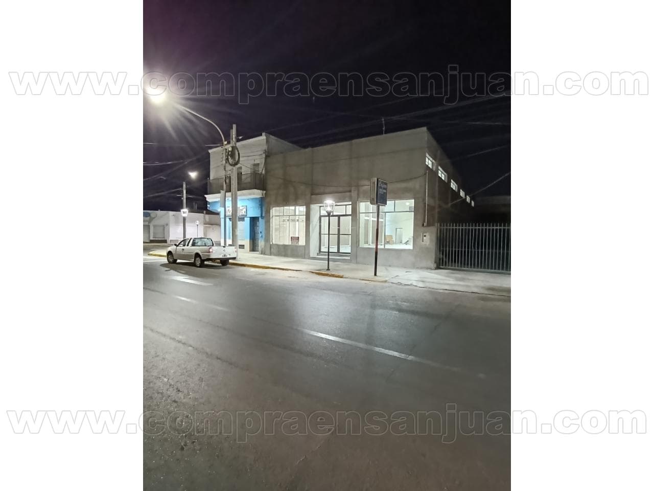 Alquiler, Salon Comercial 300 Mts2 Frente Plaza De Concepcion. Capital