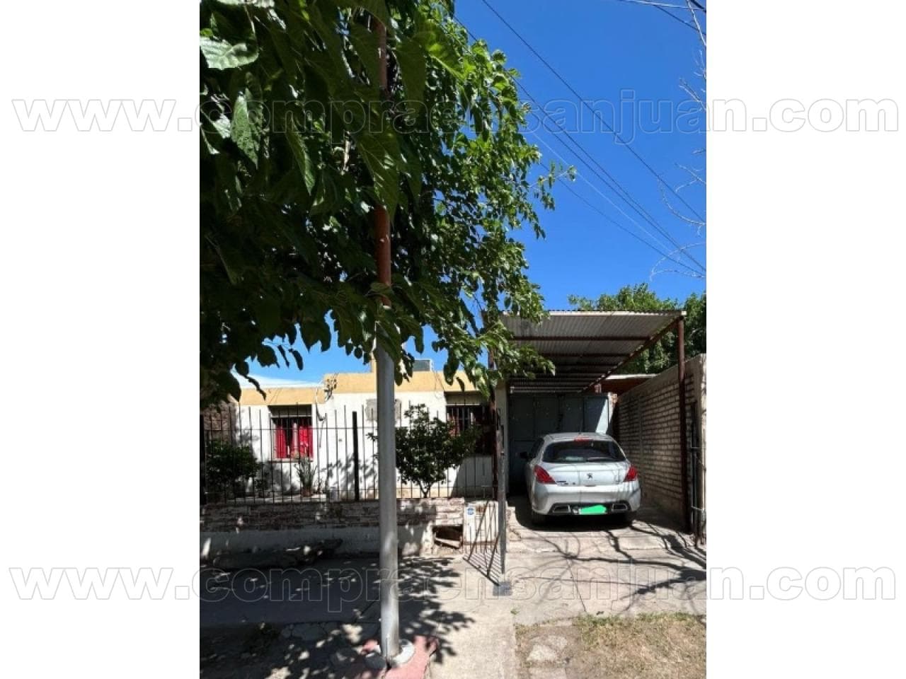 Venta. Casa 2 Dormitorios Con Cochera Techada