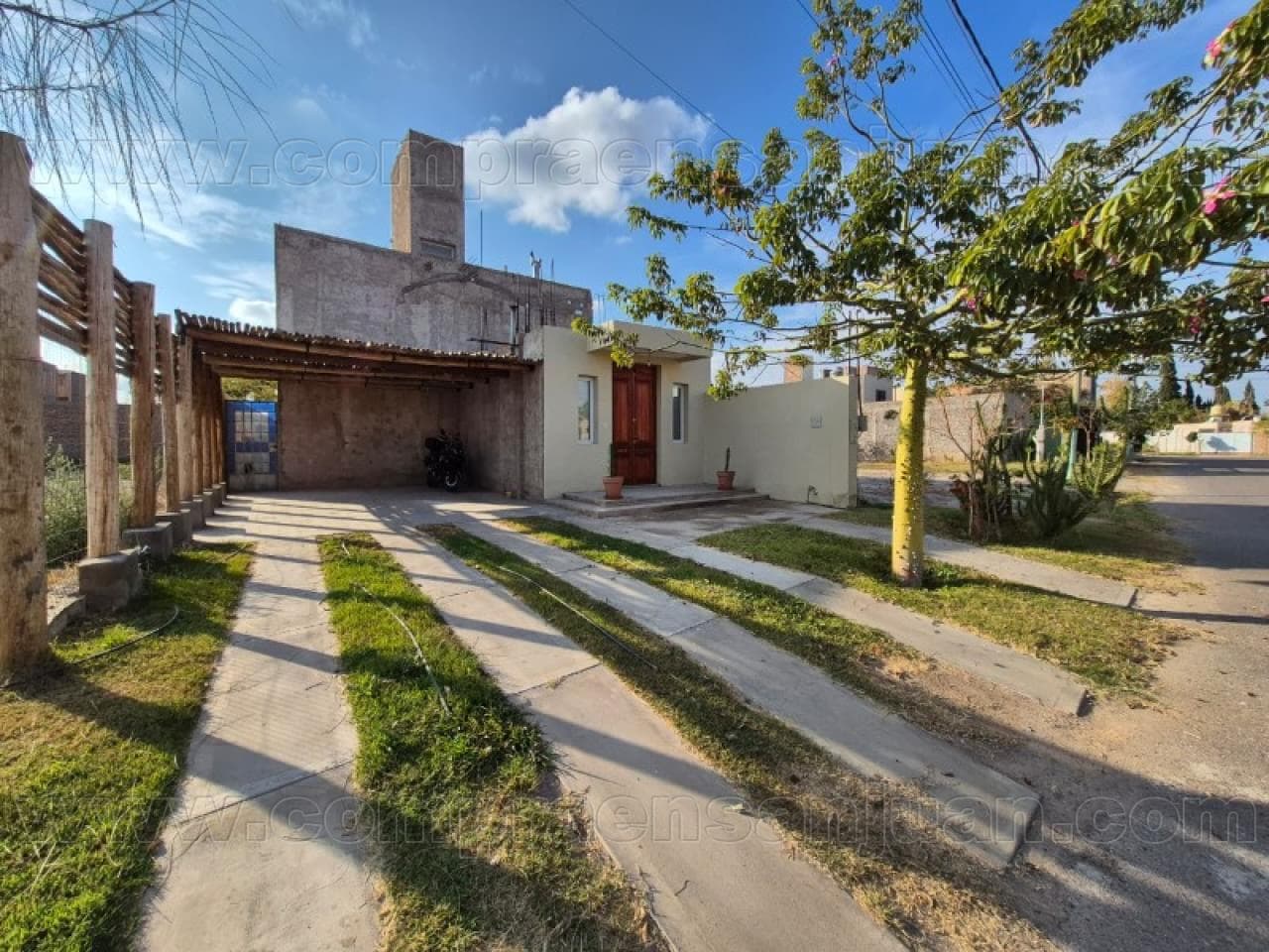Alquiler. Encantadora Casa En Rivadavia - Casa Dos Plantas - Disponible Desde Agosto.