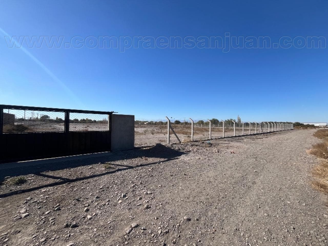 Alquiler Amplio Predio Cerrado Perimetralmente Sobre Callejón Contegrand Antes De Ruta 40 Entre Calle 9 Y 10. Pocito