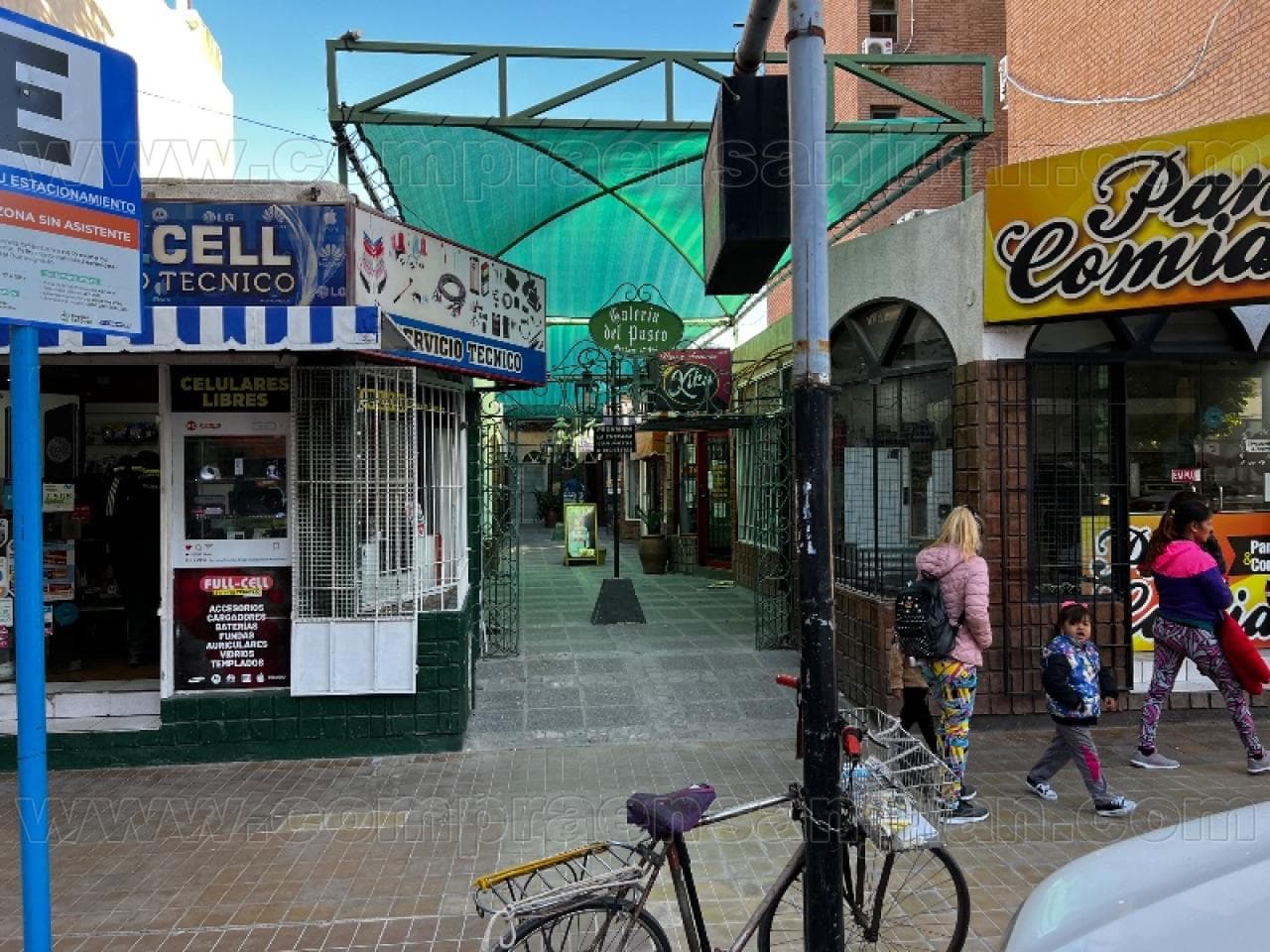 Local Comercial En Alquiler  Laprida Y Mendoza
