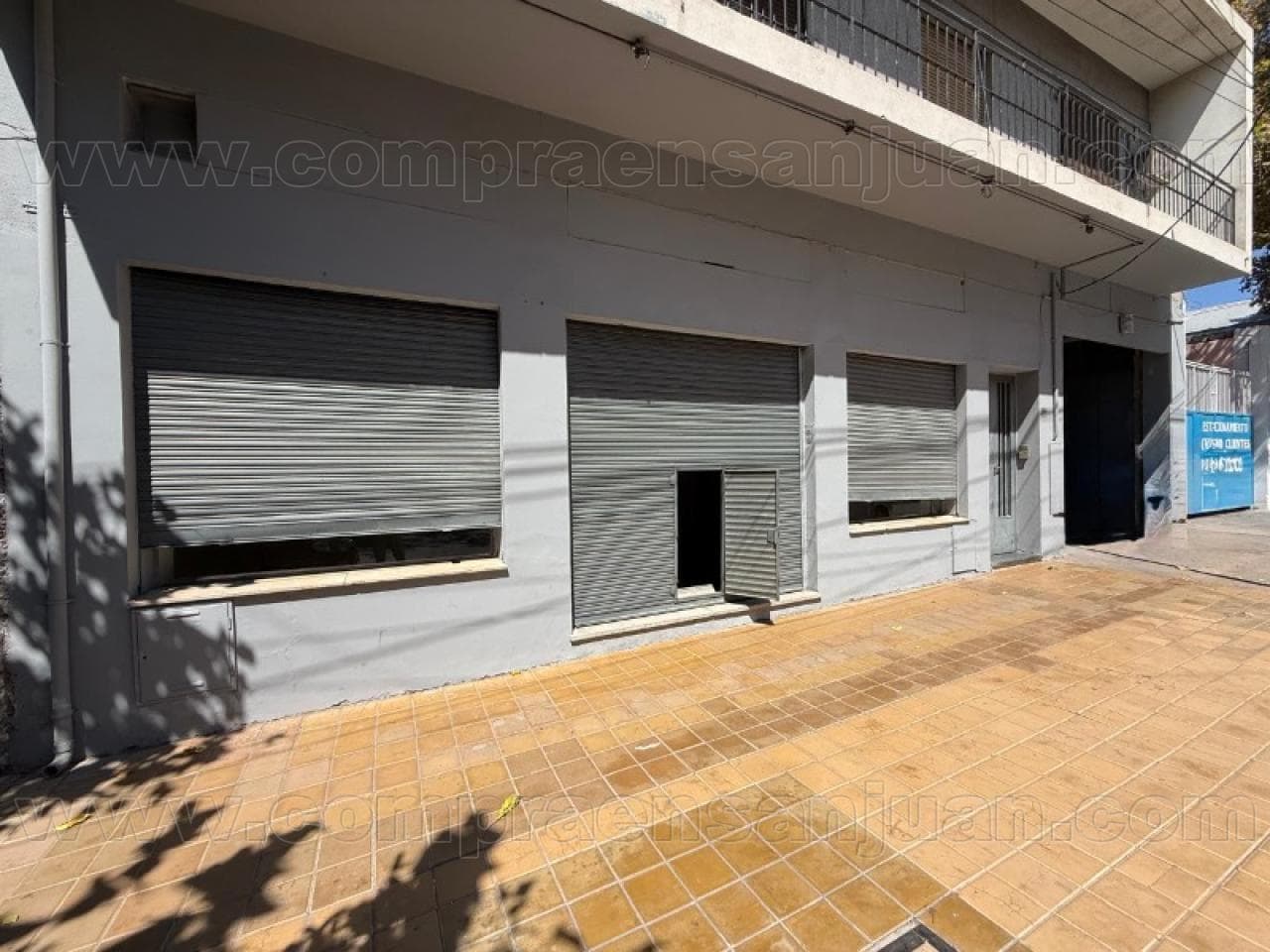Alquillo Salón Comercial Céntrico Con Galpón 440 M2  Con Posibilidad De Ampliación A Otro Sector