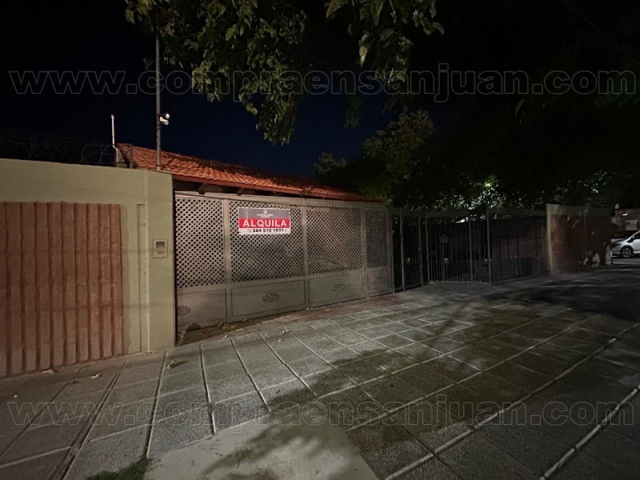 Alquiler. Casa Grande De Categoría En Capital