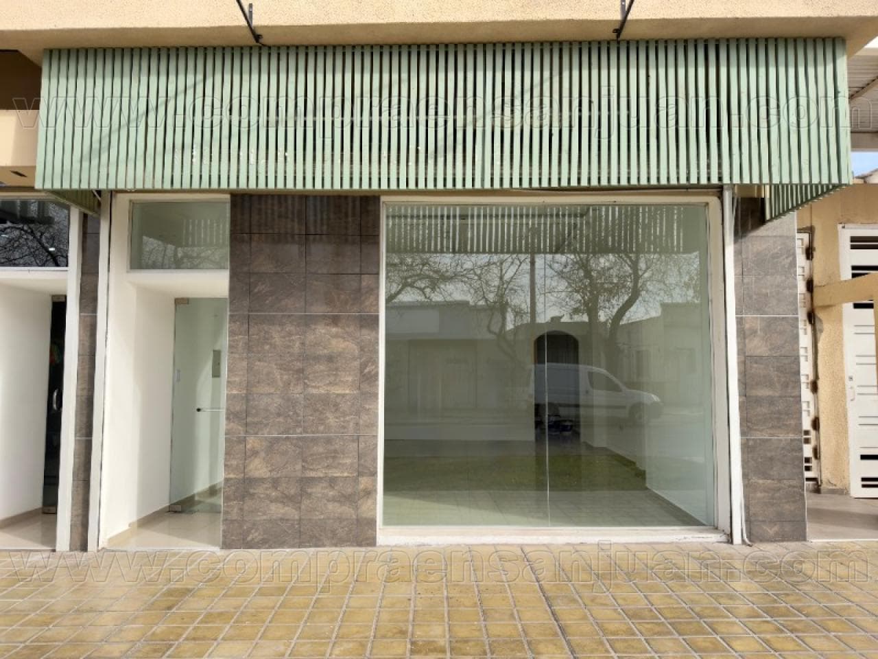 Alquiler. Salón / Local Comercial En Capital. 65 M2. En Av. Ignacio De La Roza Y José Rodríguez.