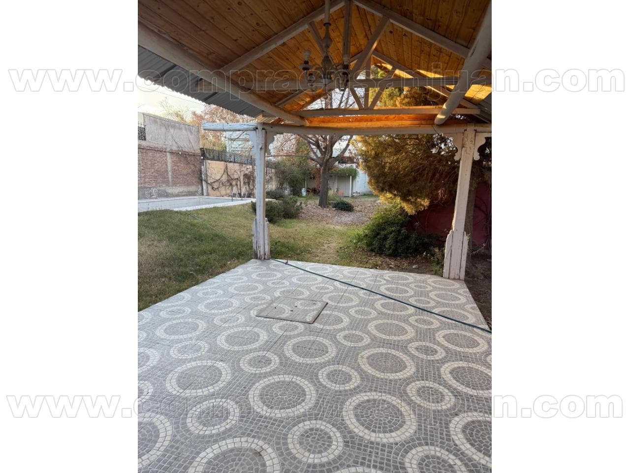 Casa Con Amplio Terreno De 1.000m2, Ubicado En Rivadavia Calle Av. Libertador.