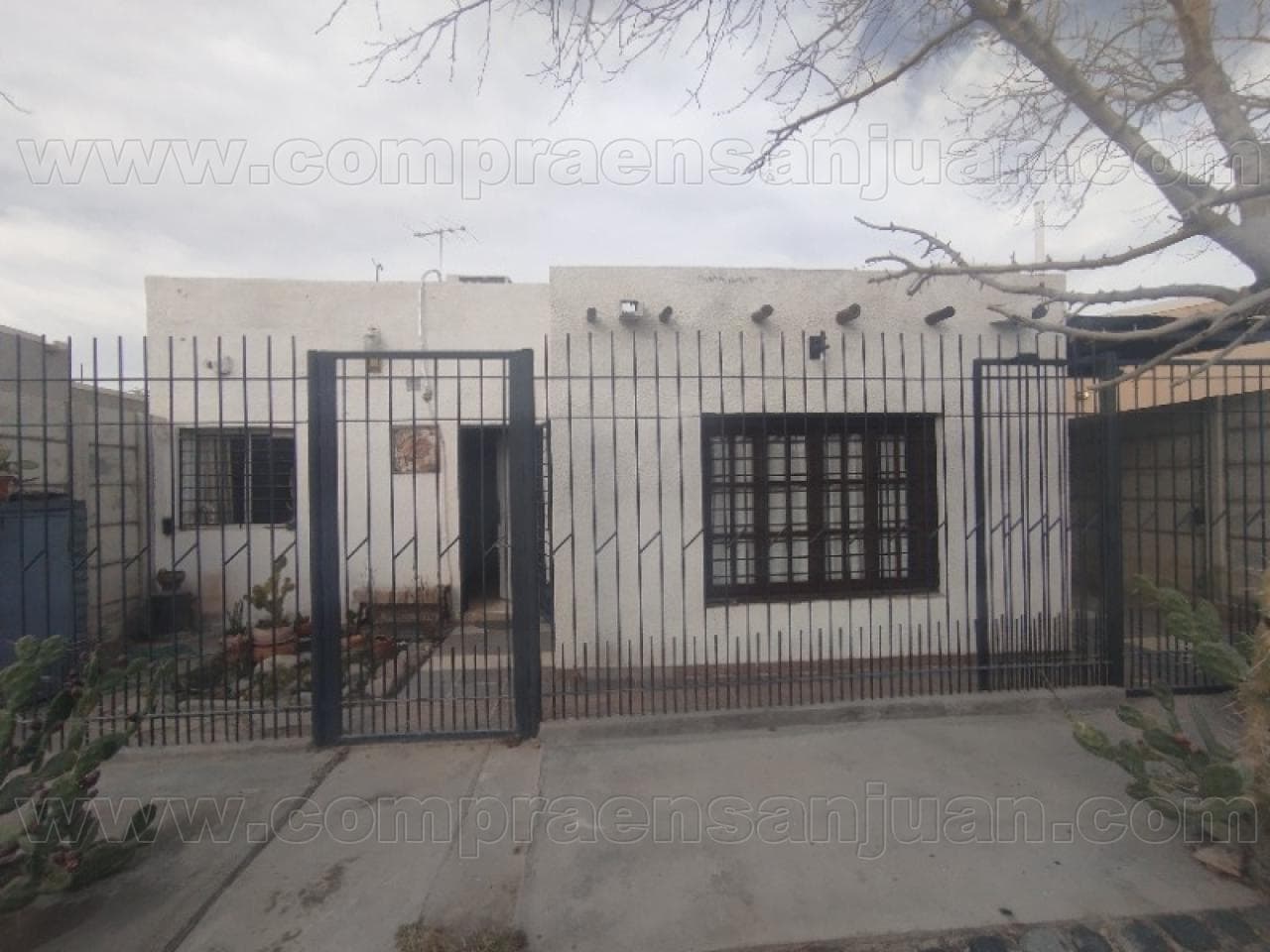 Venta Casa. Excelente Ubicacion. Rivadavia