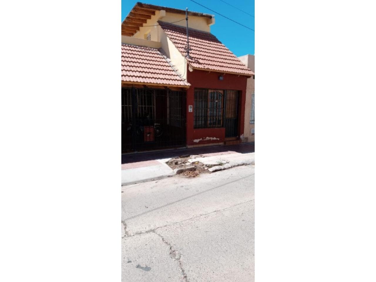 Casa En Capital Con Departamento Incluido Con Un Piso Y Terraza (02 Dos Baños Dpto)